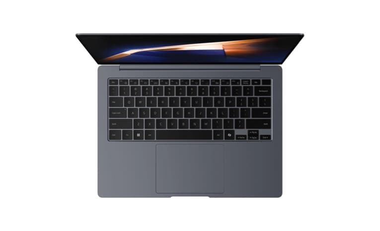 ConfiguratorGallery_Image_GB4Pro_Venus4_14_US_Copilot_Moonstone_Gray_002_Top-Open_DT